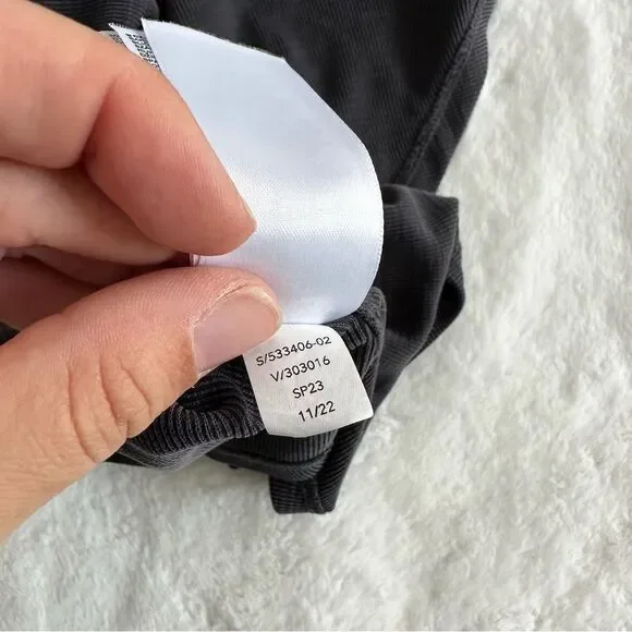 Athleta Women’s Asymmetrical Athletic T-Shirt Size Medium Gray - Picture 11 of 11